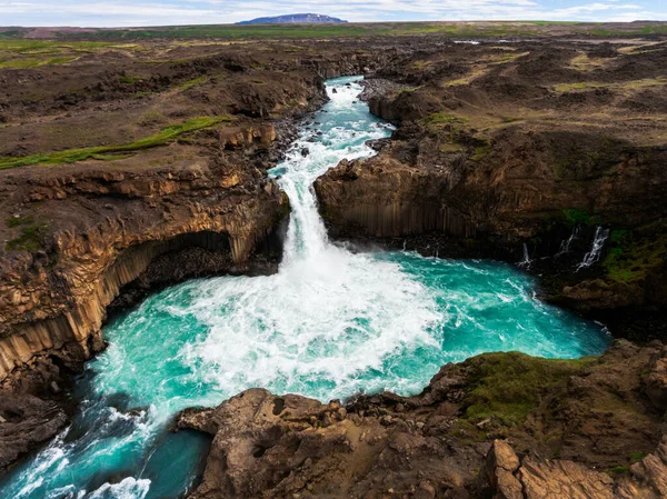 Az Aldeyjarfoss vízesés Észak-Izlandon. — Stock Fotó