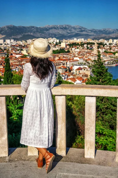 Női Utazó Split Óvárosába Utazik Dalmáciában Horvátországban Split Horvátország Európa — Stock Fotó