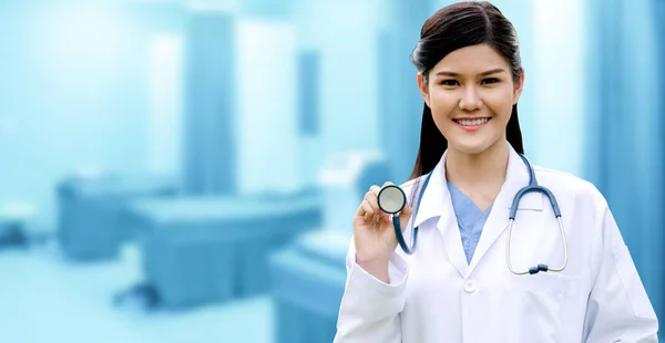 Doctor en el hospital. Servicio médico. — Foto de Stock