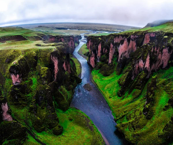 Paisaje único de Fjadrargljufur en Islandia. — Foto de Stock