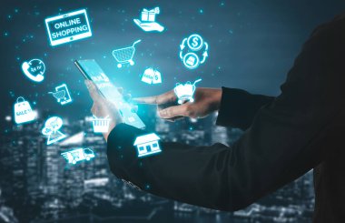 Online alışveriş ve Internet Para Ödeme İşlemi Teknolojisi. Müşteri web sitesinde ürün satın almak ve online transfer ile ödeme için e-ticaret perakende mağaza gösteren modern grafik arayüzü.