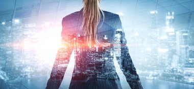 Modern şehir arka planında iş dünyasının çift pozlama görüntüsü. Gelecekteki iş ve iletişim teknolojisi kavramı. Sürreal gelecekçi şehir manzarası ve soyut çoklu pozlama grafik arayüzü.