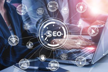 SEO - Çevrimiçi Pazarlama Konsepti için Arama Motoru Optimizasyonu. Anahtar kelime araştırma web sitesinin tanıtımını gösteren modern grafik arayüzü müşteri aramasını optimize ederek ve pazar stratejisini analiz ederek.