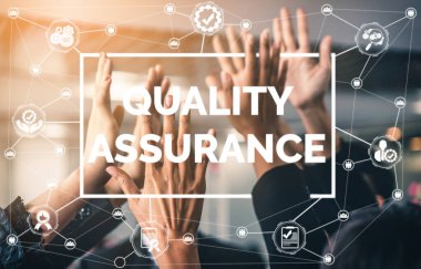 Kalite Güvencesi ve Kalite Kontrol Konsepti - Sertifikalı standart süreç, ürün garantisi ve müşteri memnuniyeti için kalite iyileştirme teknolojisini gösteren modern grafik arayüzü.