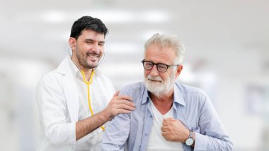 Hasta doktor hastanede ziyaret etti. Tıbbi doktor ve sağlık personeli hizmet kavramı.