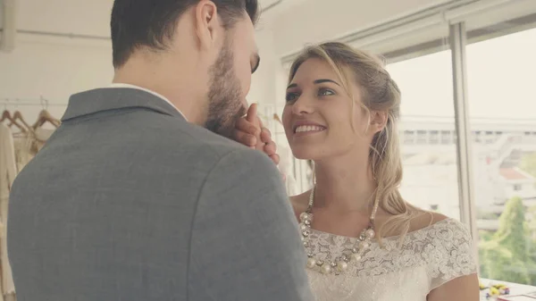 Noiva Feliz Noivo Vestido Noiva Preparam Para Casar Cerimônia Casamento — Fotografia de Stock