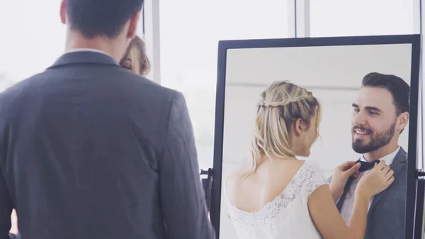 Feliz Novia Novio Vestido Novia Preparándose Para Casarse Ceremonia Boda — Foto de Stock