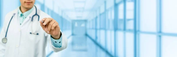 Doktor Metnin Için Boş Fotokopi Alanını Işaret Ediyor Sağlık Sağlık — Stok fotoğraf