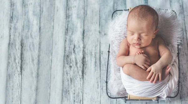 Adorable Bebé Recién Nacido Durmiendo Una Habitación Acogedora Lindo Retrato — Foto de Stock