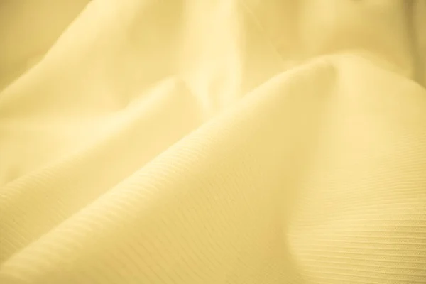 マクロショットで光沢のある流れる布のテクスチャ 波状のきれいなシルク織り材料 テキスタイル抽象的な背景 — ストック写真