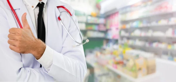 Joven Farmacéutico Que Trabaja Farmacia Atención Médica Farmacéutica —  Fotos de Stock