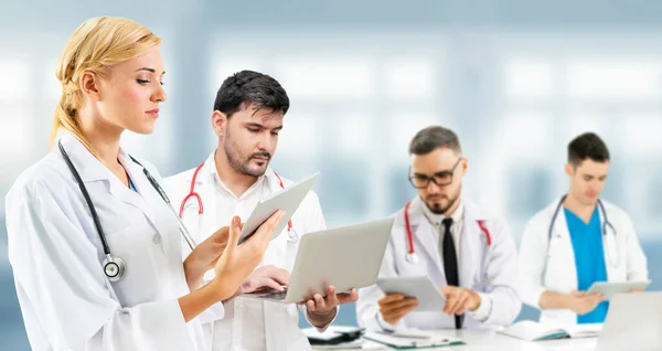 Grupo Pessoas Cuidados Saúde Médico Profissional Que Trabalha Consultório Hospitalar — Fotografia de Stock