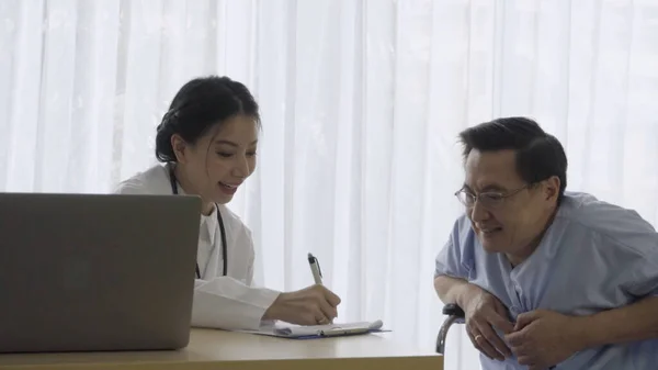 Doctor Physician Taking Care Sick Patient Hospital Medical Clinic — Stock Photo, Image