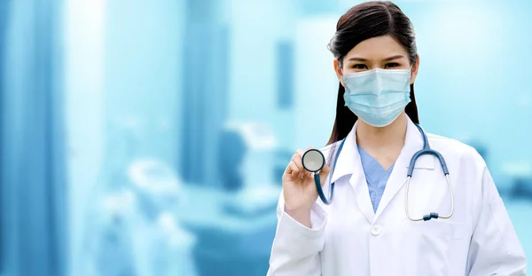 Lekarz Nosić Maskę Twarzy Szpitalu Chronić Przed Chorobą Koronawirusową Lub — Zdjęcie stockowe