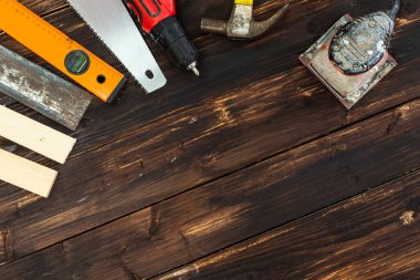 Becerikli ve marangoz için en üst düzey aletler. Ahşap işi hobisi ve Diy konsepti.