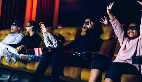 Group People Watch Movie Glasses Cinema Theater Interest Looking Screen — Stock Photo, Image
