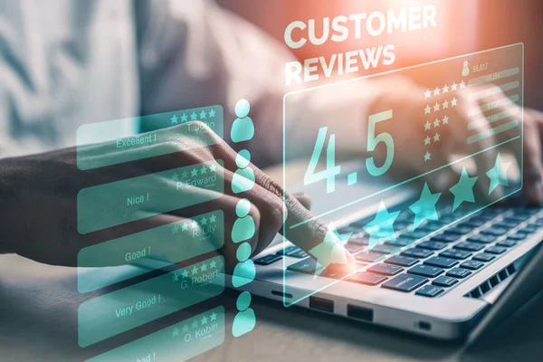 顧客満足度フィードバック調査の概念 ユーザーはオンラインアプリケーションのサービス体験に評価を与えます 顧客はビジネスの評判ランキングにつながるサービスの品質を評価することができます — ストック写真