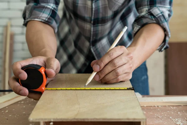 Menuisier Travaillant Sur Artisanat Bois Atelier Pour Produire Des Matériaux — Photo