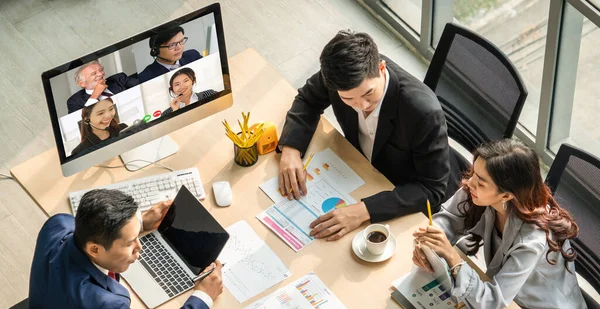 Videotelefonie Gruppe Geschäftsleute Treffen Sich Virtuellen Arbeitsplatz Oder Remote Office lizenzfreie Stockfotos