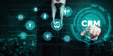 İş satış pazarlama sistemi konsepti için CRM Müşteri İlişkileri Yönetimi CRM veritabanı analizini desteklemek için hizmet uygulamasının fütüristik grafik arayüzünde sunulmuştur.