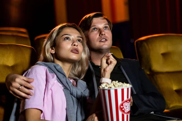 Caucasian Lover Enjoying Watch Movie Eating Popcorn Together Cinema — Stock Photo, Image