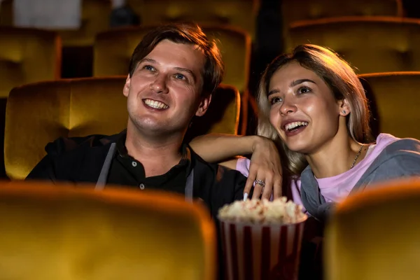 Caucasian Lover Enjoying Watch Movie Eating Popcorn Together Cinema — Stock Photo, Image