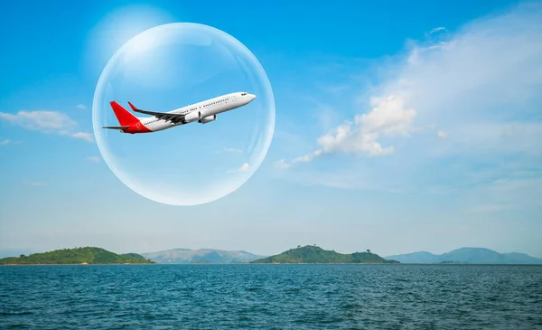 Travel Bubble Concept Αεροπλάνο Που Ταξιδεύει Φούσκα Που Αντιπροσωπεύει Διεθνές — Φωτογραφία Αρχείου