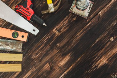 Becerikli ve marangoz için en üst düzey aletler. Ahşap işi hobisi ve Diy konsepti.