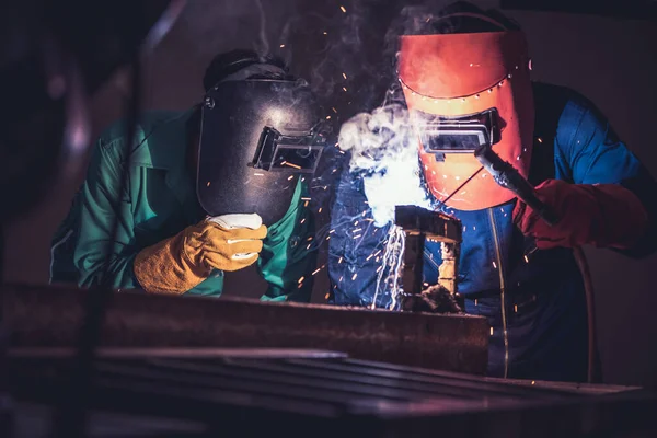 Las Obras Acero Soldadura Del Metal Usando Máquina Eléctrica Soldadura —  Fotos de Stock