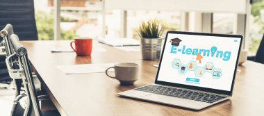 E- öğrenim ve Öğrenci ve Üniversite Konsepti Online Eğitim. Video konferansı çağrı teknolojisi öğrencilerin her yerden öğrenebileceği dijital eğitim kursları düzenliyor..
