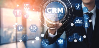 İş satış pazarlama sistemi konsepti için CRM Müşteri İlişkileri Yönetimi CRM veritabanı analizini desteklemek için hizmet uygulamasının fütüristik grafik arayüzünde sunulmuştur.