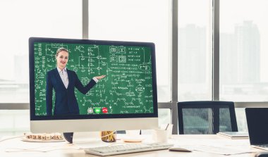 E- öğrenim ve Öğrenci ve Üniversite Konsepti Online Eğitim. Video konferansı çağrı teknolojisi öğrencilerin her yerden öğrenebileceği dijital eğitim kursları düzenliyor..