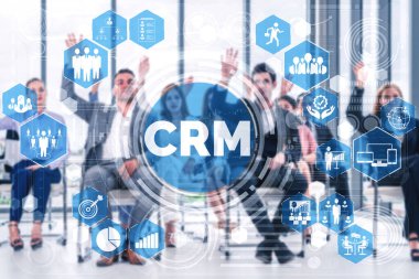 İş satış pazarlama sistemi konsepti için CRM Müşteri İlişkileri Yönetimi CRM veritabanı analizini desteklemek için hizmet uygulamasının fütüristik grafik arayüzünde sunulmuştur.