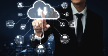 İş ağı konsepti için bulut bilgisayar teknolojisi ve çevrimiçi veri depolama. Bulut veri transferi için internet sunucu servisine bağlanan bilgisayar 3B fütüristik grafik arayüzünde sunuluyor.