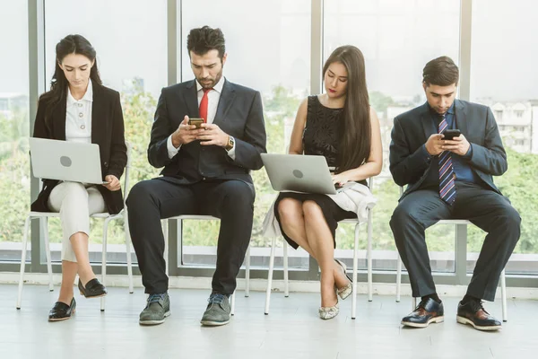 Ricercatori Lavoro Candidati Attesa Colloquio Sulle Sedie Carica Domanda Lavoro — Foto Stock