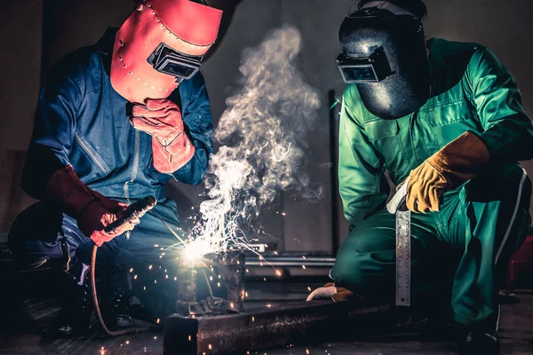 Las Obras Acero Soldadura Del Metal Usando Máquina Eléctrica Soldadura —  Fotos de Stock