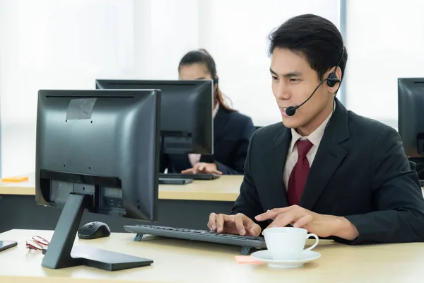 Zakenmensen Met Een Headset Die Kantoor Werken Klanten Collega Afstand — Stockfoto