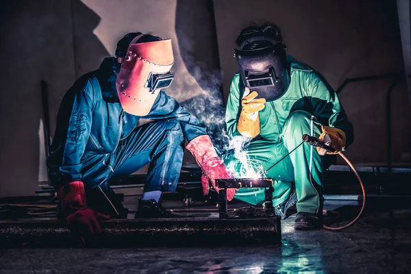 Las Obras Acero Soldadura Del Metal Usando Máquina Eléctrica Soldadura —  Fotos de Stock