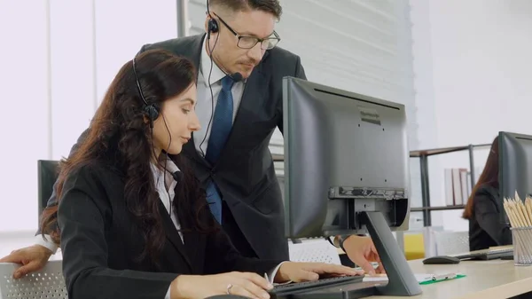 Zakenmensen Met Een Headset Die Kantoor Werken Klanten Collega Afstand — Stockfoto