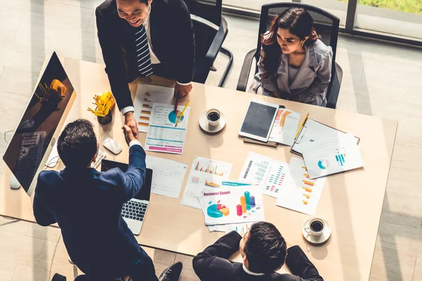 Gente Negocios Del Grupo Apretón Manos Mesa Reuniones Oficina Junto — Foto de Stock