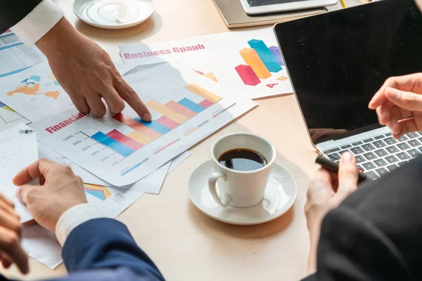 Inteligente Hombre Negocios Mujer Negocios Hablando Discusión Reunión Grupo Mesa — Foto de Stock