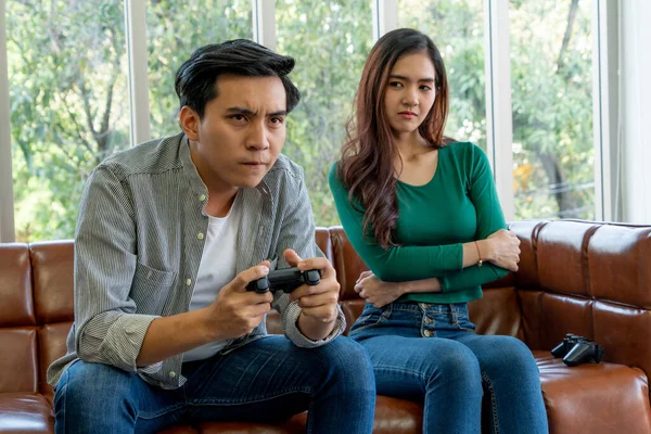 Unga Asiatiska Par Lider Datorspelberoende Begreppet Familjeproblem — Stockfoto