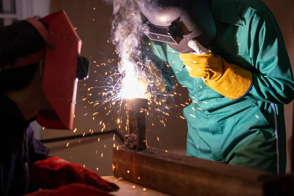 Metalen Lassen Staalfabrieken Met Behulp Van Elektrische Boog Lassen Machine — Stockfoto