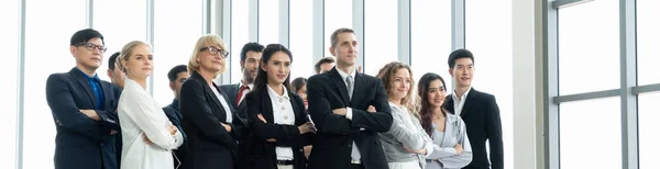 Gente Negocios Exitosa Pie Juntos Mostrando Una Fuerte Relación Comunidad — Foto de Stock