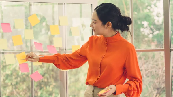 Zakenmensen Werken Aan Projectplanning Bestuur Kantoor Het Hebben Van Een — Stockfoto