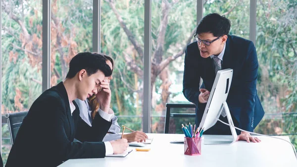 Persona Negocios Enojado Disputa Problema Trabajo Reunión Grupo Oficina Concepto — Foto de Stock