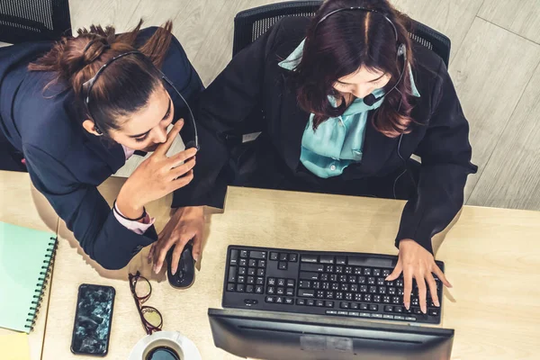 Les Gens Affaires Portant Casque Vue Haut Dans Bureau Travaillant — Photo