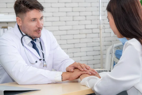 Medico Uniforme Professionale Che Esamina Paziente Ospedale Clinica Medica Concetto — Foto Stock