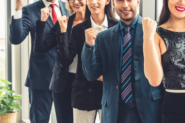 Succesvolle Zakenmensen Die Samen Sterk Verbonden Zijn Met Arbeidersgemeenschap Een — Stockfoto