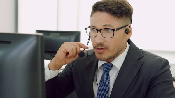 Zakenmensen Met Een Headset Die Kantoor Werken Klanten Collega Afstand — Stockfoto